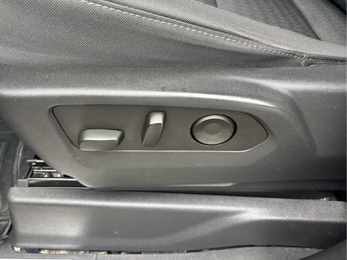 Used 2023 Chevrolet Silverado 1500 LT AWD/4WD image 28