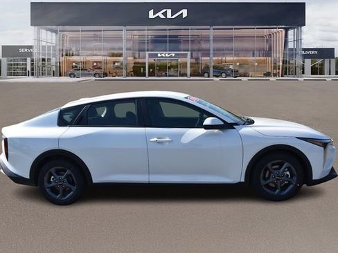New 2026 Kia K4 FWD image 2
