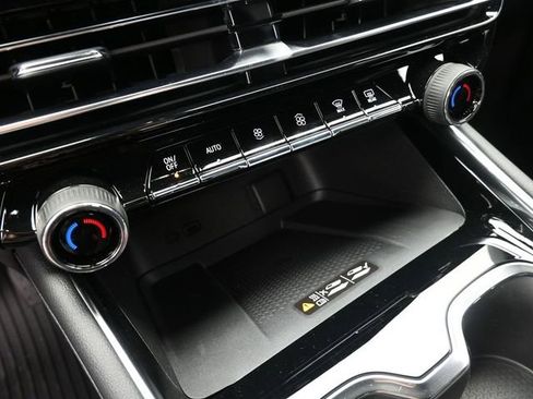 New 2026 Chevrolet Traverse High Country w/ LPO, Floor Liner Package FWD image 35