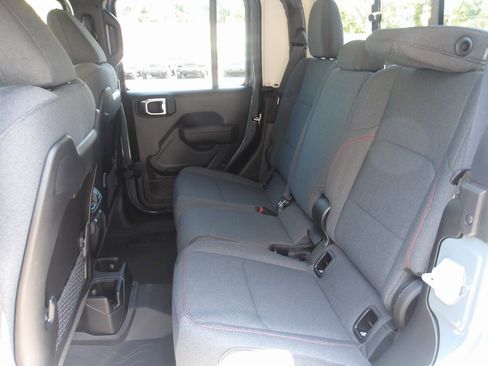 New 2025 Jeep Gladiator Rubicon w/ Steel Bumper Group image 19