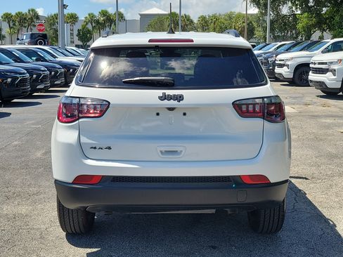 Used 2025 Jeep Compass Latitude w/ Altitude Special Edition AWD/4WD image 4