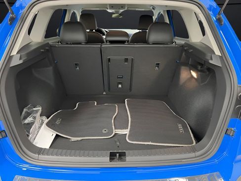 Used 2023 Volkswagen Taos SE w/ Black Wheel Package image 14