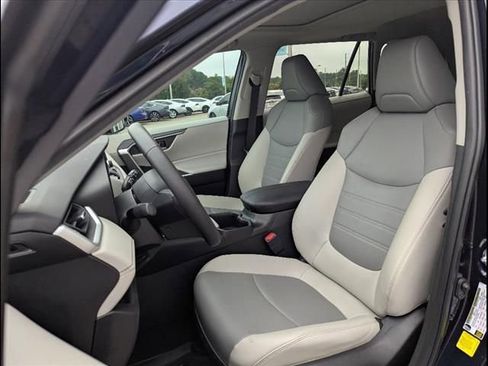 Used 2023 Toyota RAV4 XLE Premium image 59