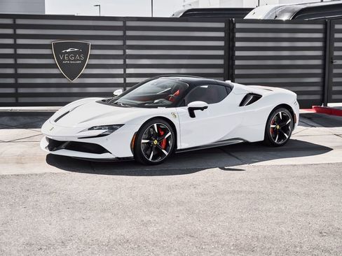 Used 2024 Ferrari SF90 Spider image 5