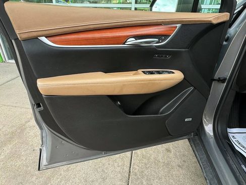 Used 2018 Cadillac XT5 Platinum w/ Driver Assist Package image 10