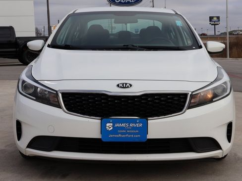 Used 2017 Kia Forte LX image 7