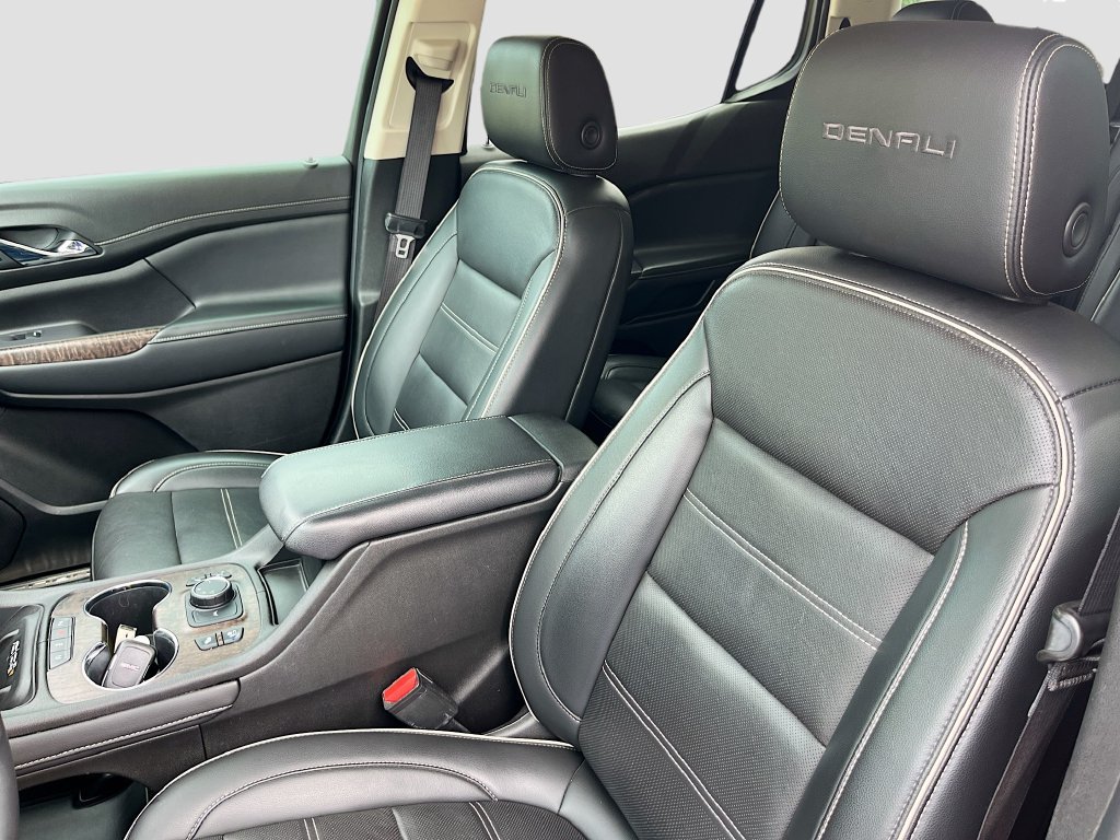 Used 2022 GMC Acadia Denali w/ Denali Ultimate Package FWD image 22
