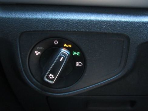 Used 2022 Volkswagen Atlas Cross Sport SE w/ Black Wheel Package image 34