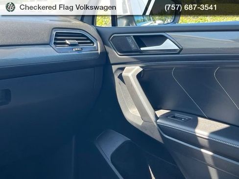 Used 2022 Volkswagen Tiguan SE FWD image 31