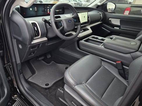 New 2025 Ford Expedition Active image 13