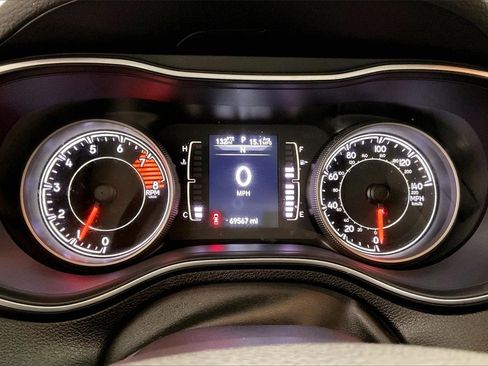 Used 2019 Jeep Cherokee Latitude Plus w/ Comfort/Convenience Group image 13