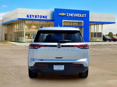 Used 2025 Nissan Pathfinder SV FWD image 6
