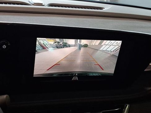 Used 2024 Buick Envista Sport Touring w/ Convenience I Package FWD image 18