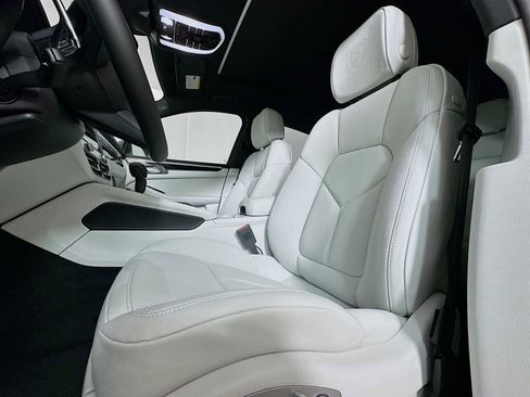 New 2026 Porsche Macan image 5