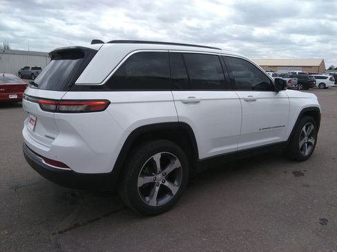 Used 2024 Jeep Grand Cherokee Limited w/ Luxury Tech Group II AWD/4WD image 5