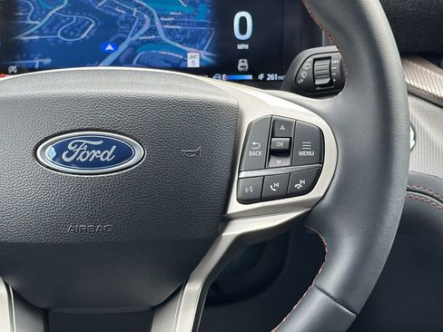 Used 2025 Ford Explorer Active AWD/4WD image 21