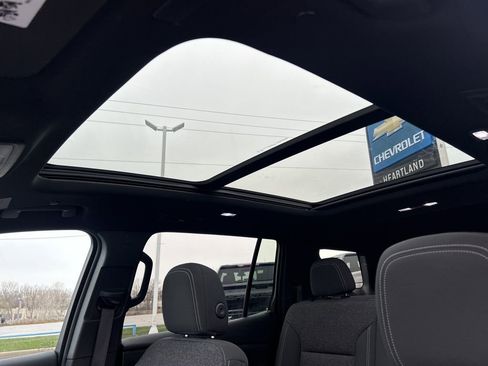 Used 2025 Chevrolet Traverse LT w/ Sun and Wheel Package AWD/4WD image 18