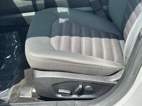 Used 2018 Ford Fusion SE w/ Fusion SE Technology Package FWD image 13