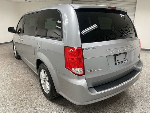 Used 2020 Dodge Grand Caravan SE image 7