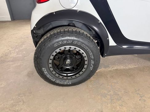 Used 2014 smart fortwo pure RWD image 25