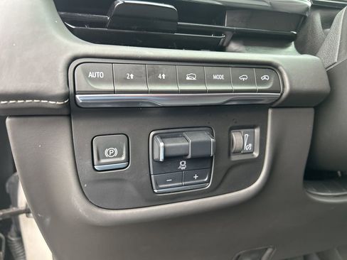 Used 2024 Cadillac Escalade Sport Platinum w/ LPO, ONYX Package image 24