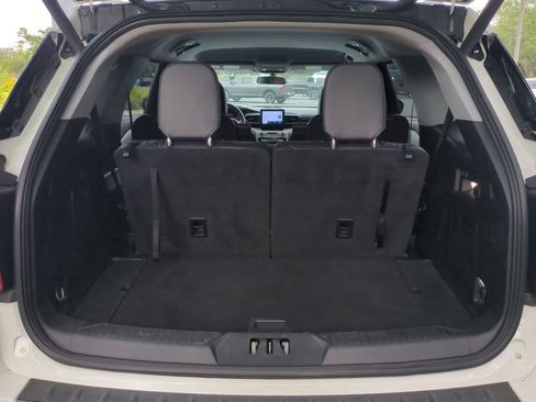 Used 2023 Ford Explorer XLT w/ Equipment Group 202A RWD image 34