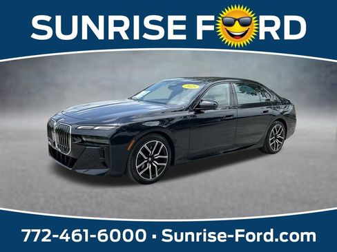 Used 2025 BMW 740i RWD image 1