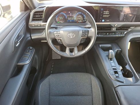 Used 2023 Toyota Crown AWD/4WD image 14