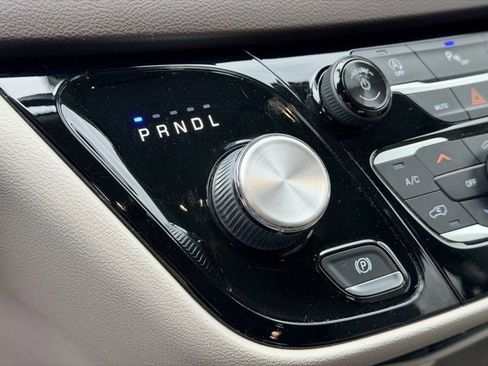 Used 2018 Chrysler Pacifica Touring Plus image 14