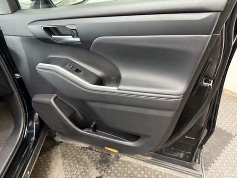 Used 2023 Toyota Highlander XLE image 36
