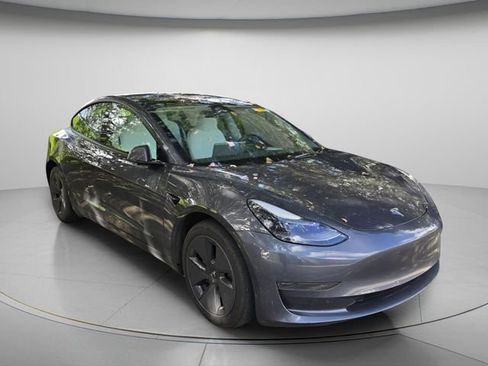 Used 2023 Tesla Model 3 Standard Range RWD image 4