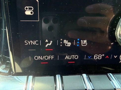 Used 2026 GMC Yukon Denali w/ Advanced Technology Package AWD/4WD image 17