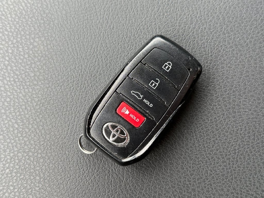 Used 2025 Toyota Camry SE FWD image 31