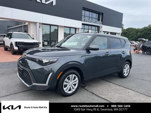 Used 2025 Kia Soul LX FWD image 1