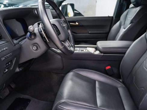 Used 2025 Lexus GX 550 w/ Cold Area Package AWD/4WD image 16