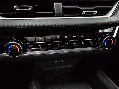 New 2026 Chevrolet Equinox LT w/ Convenience Package II FWD image 19