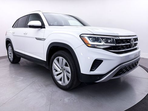 Used 2023 Volkswagen Atlas Cross Sport SE w/ Panoramic Sunroof Package FWD image 9