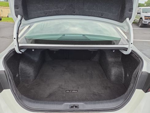 Used 2025 Nissan Altima 2.5 SV FWD image 28
