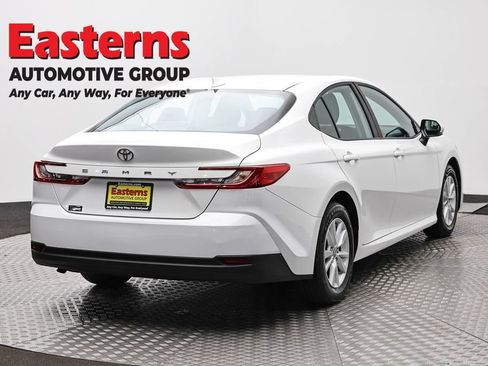 Used 2025 Toyota Camry LE FWD image 5