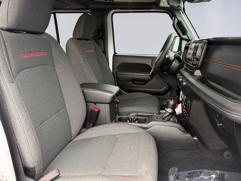 Used 2024 Jeep Wrangler Rubicon w/ Convenience Group image 18