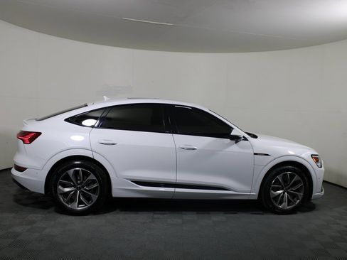 Used 2021 Audi e-tron Premium Plus w/ Premium Plus Package image 2