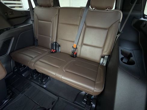 Used 2023 Chevrolet Tahoe High Country AWD/4WD image 31