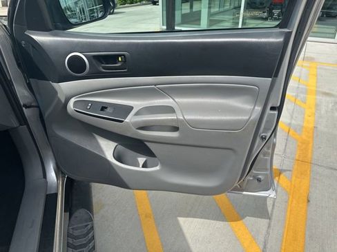 Used 2014 Toyota Tacoma PreRunner w/ SR5 Package image 35