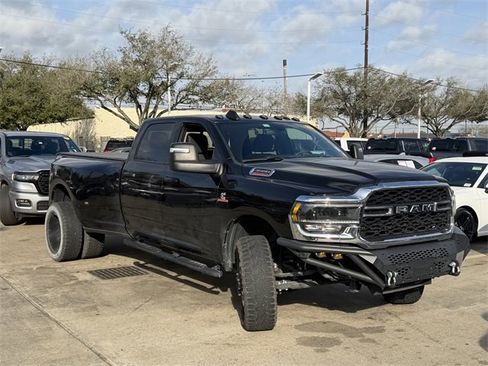 Used 2024 RAM 3500 Tradesman w/ Chrome Appearance Group image 3