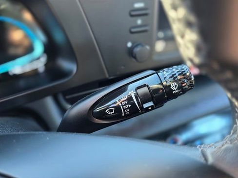 Certified 2025 Hyundai Elantra Sport image 30