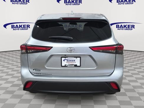 Used 2021 Toyota Highlander L image 6