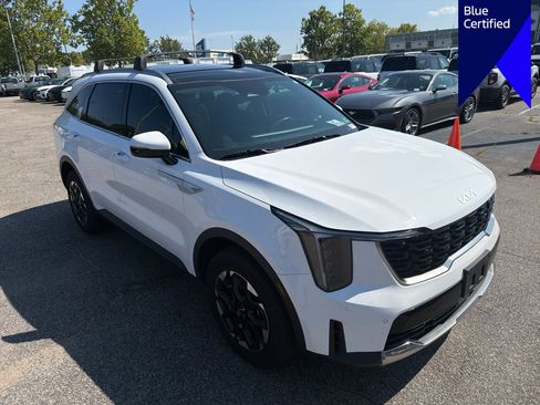 Used 2024 Kia Sorento S w/ Panoramic Sunroof Package AWD/4WD image 3
