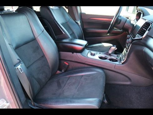 Used 2022 Jeep Grand Cherokee Laredo X AWD/4WD image 5
