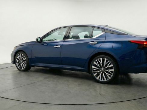 Used 2025 Nissan Altima 2.5 SV image 6