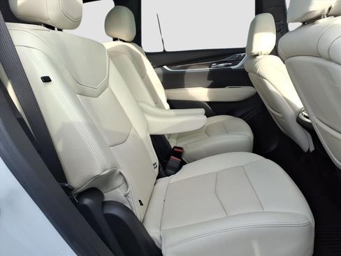 Used 2023 Cadillac XT6 Sport w/ Technology Package image 16